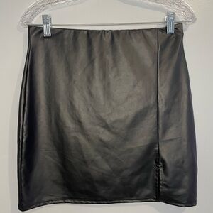Windsor Women's Faux Leather Mini Skirt Black Side Slit Size XL EUC Stretch